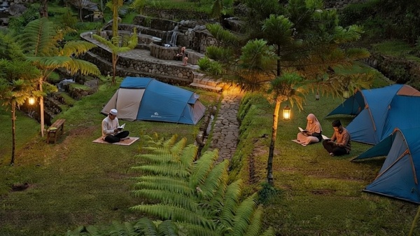 membaca alquran ketika camping saat puasa ramadhan tetap khusuk beribadah
